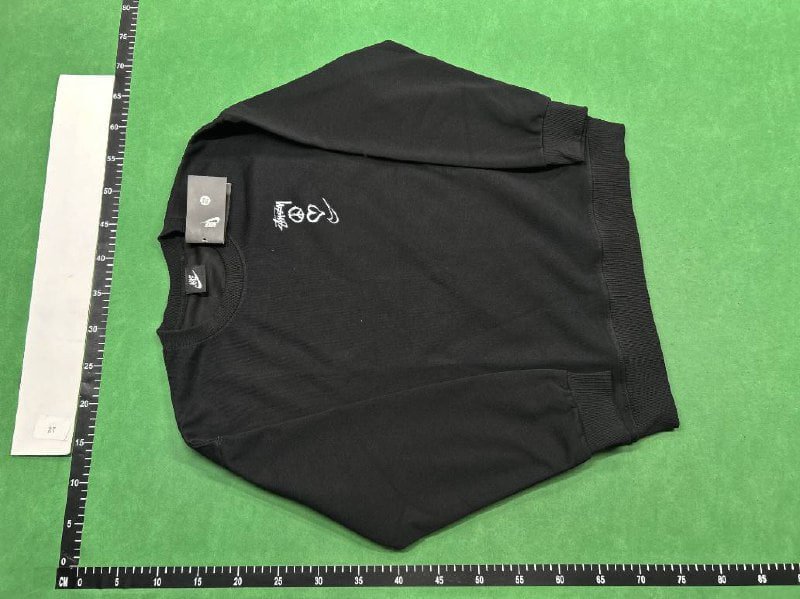   Stussy sweatshirt    (40 CP)